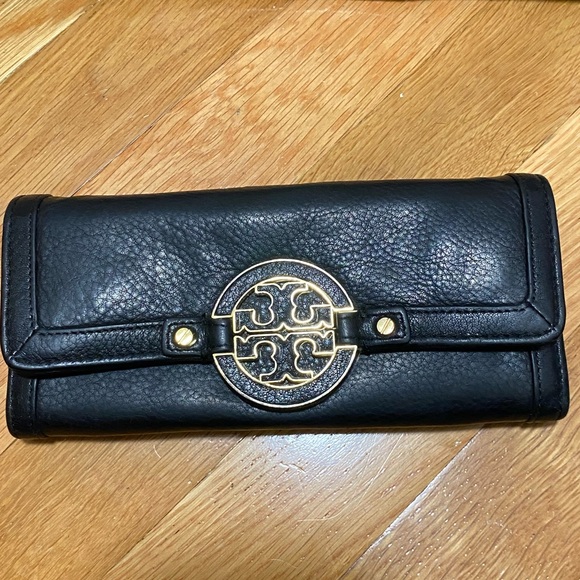 Tory Burch Amanda Tote and Wallet - Picture 6 of 8